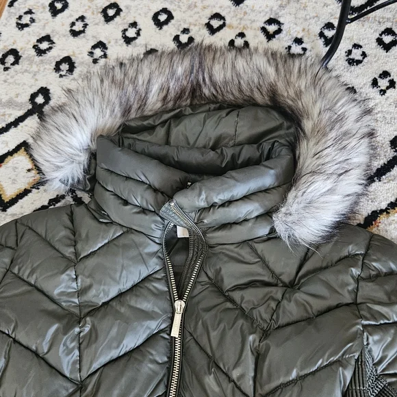 Michael Kors Olive Puffer Jacket with Faux Fur Hood Sz 3X - Picture 3 of 7